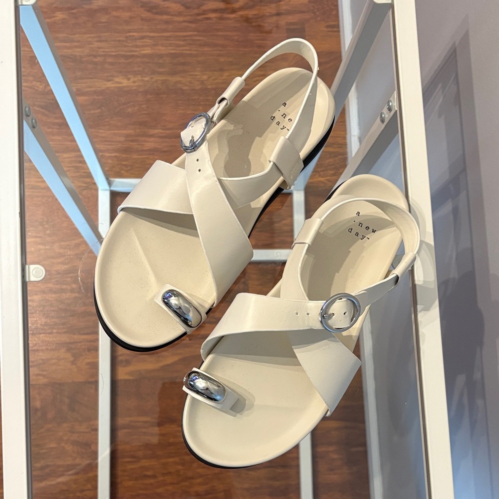 Cream Sandals with Silver Toe Ring